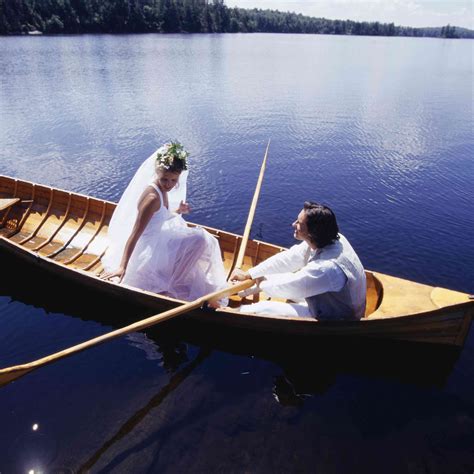 Couple Hilariously Falls Out Of A Boat During Pre Wedding Photo Shoot