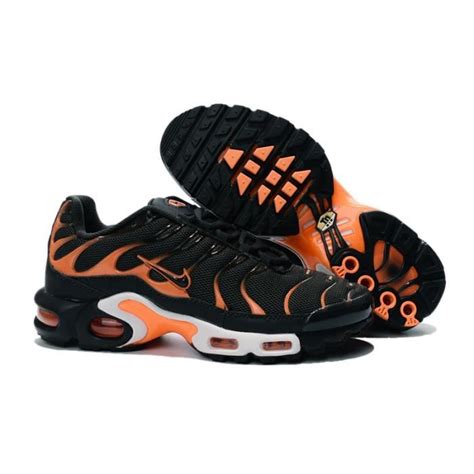The 'haute noir' is the higher version of the orage noir, with a slightly higher, more aggressive sole and mountain eyelets on the top part for those who want to make a statement. Nike Air Max Plus TN Orange et Noir - Achat / Vente basket ...