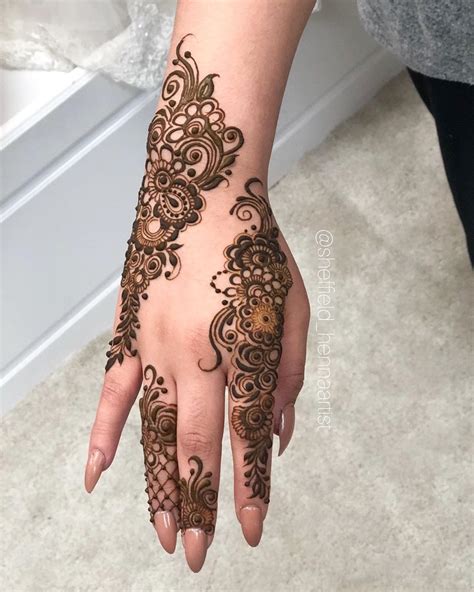 In arabic mehandi designs, you will find a combination of bold and intricate designing, which compliment each other so well to form a beautiful design. Mehandi Design Patch / First of all, let's talk about ...