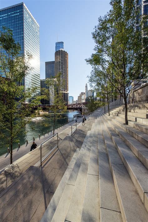 Strolling Along Chicagos Beautiful Riverwalk Its Hard To Imagine
