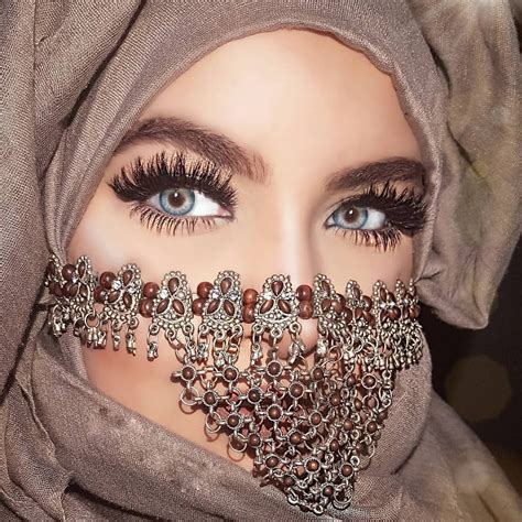 Arabisches Mädchen mit Kopftuch Telegraph