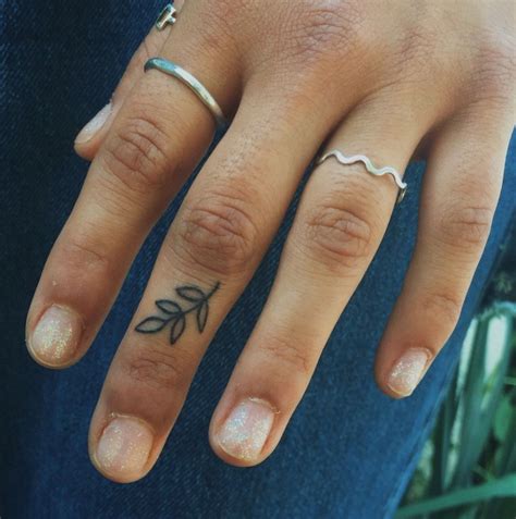 Cute And Simple Finger Tattoo Ideas You Can Try 22 Simple Finger