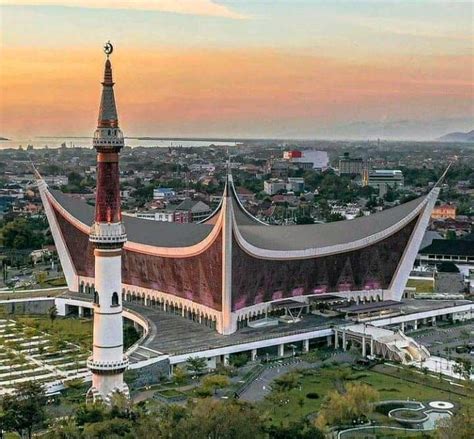 Masjid Raya Sumatera Barat Tanpa Kubah Masjid