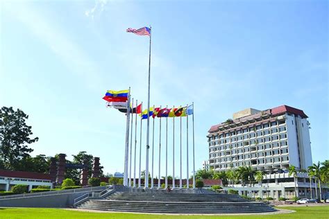 Federasi, malaysia adalah federasi 13 negara bagian. Susunan keutamaan bendera negeri di Malaysia apabila YDP ...