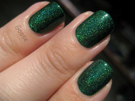 What Nail Color Goes With Emerald Green