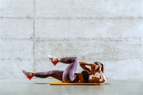 How To Do Crunches Benefits Variations And Tips