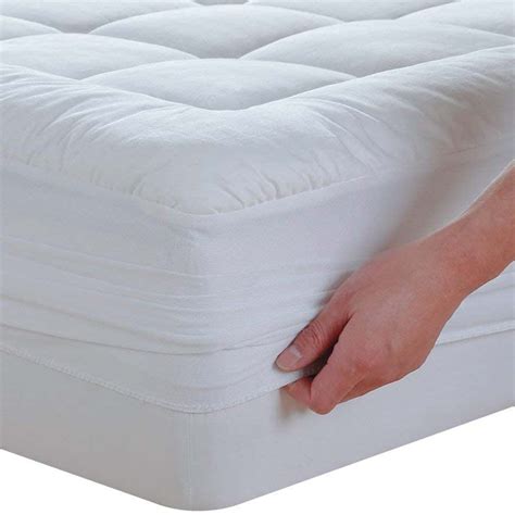 The Soft Easeland Mattress Topper Is Trending On Amazon