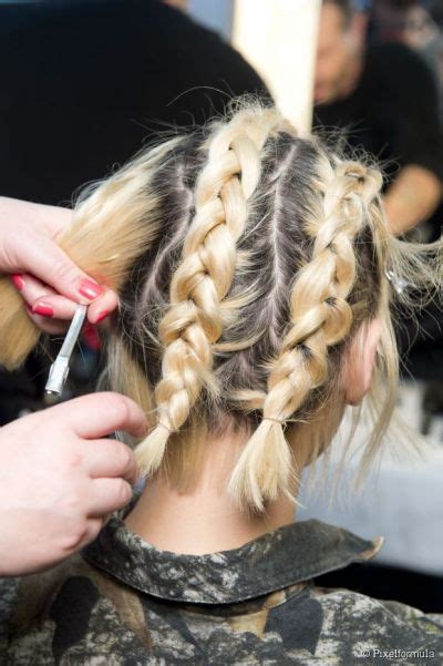 On one side of your temple start braiding a french braid, first towards the back and then towards the side. 70+ Cute French Braid Hairstyles When You Want To Try Something New