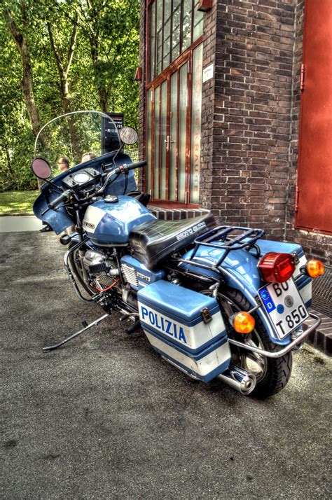 Possiamo acquisire informazioni da terzi (ad es., laddove consentito dalla legge, informazioni pubblicamente disponibili su piattaforme di social media come. Moto Guzzi 850 T3 Polizia 2 | Torquemada1965 | Flickr