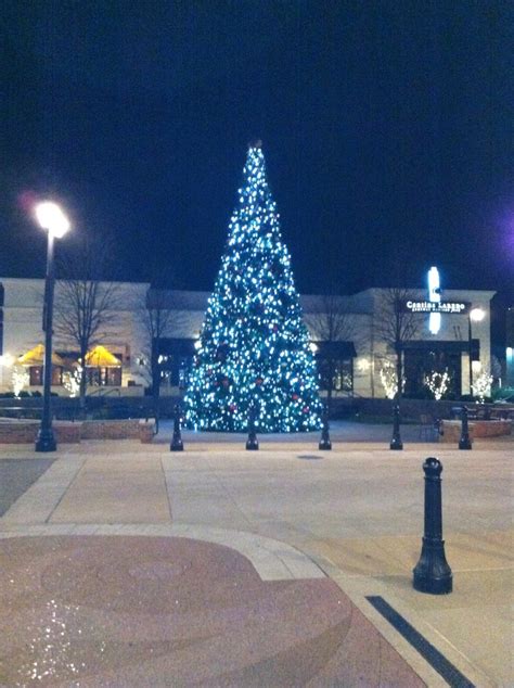 Christmas Tree At Polaris In Columbus Ohio Christmas Tree Christmas