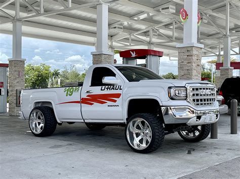 Why do I love the livery so much?? : CarModsIDontLike