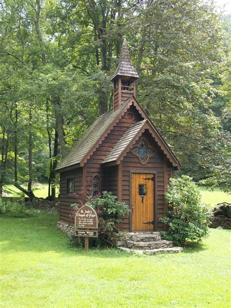 Abandoned Churches Old Churches Chapel In The Woods Prayer Garden