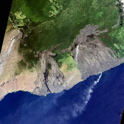 Lava Flow From The Kilauea Volcano In Hawaii •