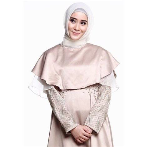 Cantiknya Busana Hamil Ryana Dea Berbalut Hijab Organza Id