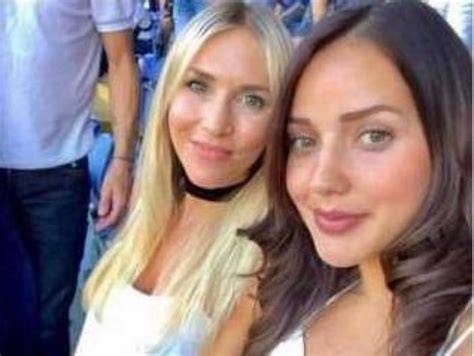 Luego de que luis fernando muriel confirmara el fin de su relación con paula rentería, la hermosa mujer se ha vuelto la protagonista en redes sociales la noticia de la separación la dio a conocer luis fernando muriel a través de un comunicado en su cuenta de instagram. Paula Rentería, la bella mujer de Luis Fernando Muriel ...