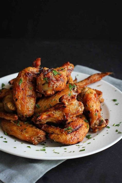 I used 20 chicken drumettes or 10 wings split, pretty much doubled the pressed garlic, 1 tsp each seasoned salt and fresh ground black pepper and the other ingredients as per the recipe. Grilled Chicken Wings with Rosemary & Garlic | Recipe | Grilled chicken wings, Best chicken wing ...