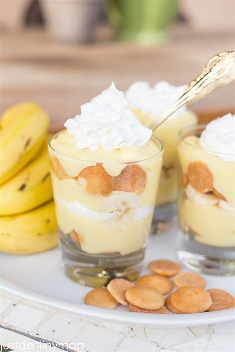 This pudding is very easy to make and great dessert to make with the kids! Easy Banana Pudding #itsaspringthing Blog Hop and Linky ...