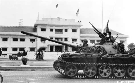 Lair, a vietnam war expert at george mason university, said the offensive caused the photo fed into a developing narrative in the wake of the tet offensive that the vietnam war was. 8 Historic Photos That Capture The Chaotic U.S. Withdrawal ...