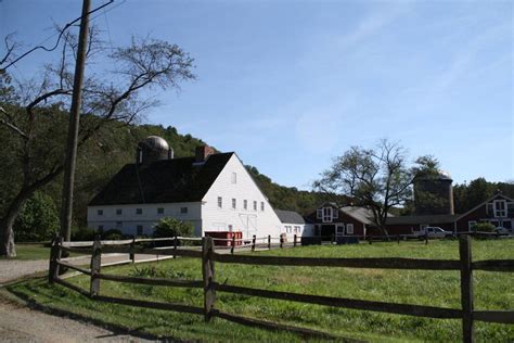 Judds Bridge Farm (237 Judds Bridge Road, Roxbury (Western Uplands)) | Historic Barns of Connecticut