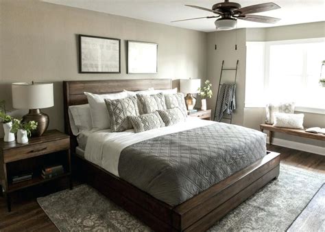 30 Taupe And Gray Bedroom