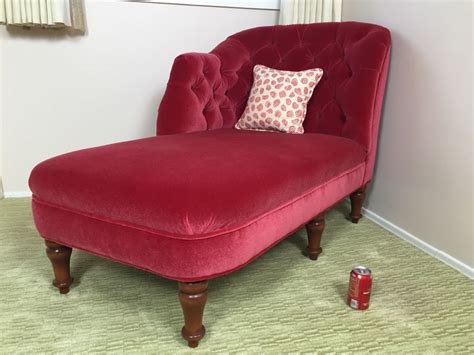 The tufted linen top gives a timeless look. Chaise Lounge Fainting Couch In Burgundy With Pillow