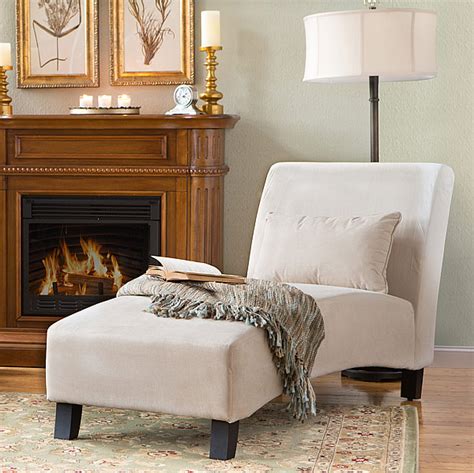 Looking for a new bedroom chair? 20 Classy Chaise Lounge Chairs For Your Bedrooms | Home ...