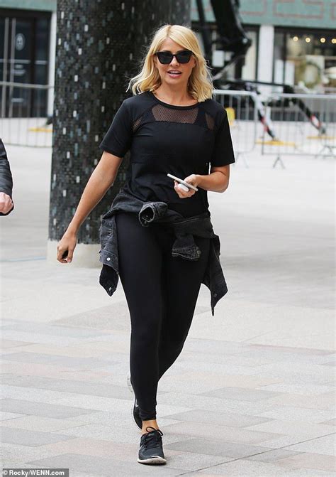 Holly Willoughby Gives A Rare Glimpse Of Her Gym Style In Mesh Top Fashion Sporty Leggings Style
