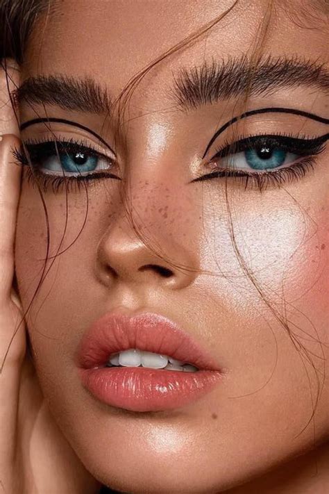 15 ideas of the latest floating eyeliner trend