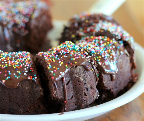 It has applesauce and walnuts and does not contain dairy or eggs. Best Ever Vegan Avocado Chocolate Birthday Cake with Vegan Chocolate Ganache | Recipe (With ...