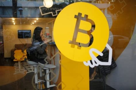 A crypto crash is underway with several of the most popular cryptocurrencies taking a beating as investors react to certain changes. Will Bitcoin Value CRASH Between 25th December & 1st Jan ...