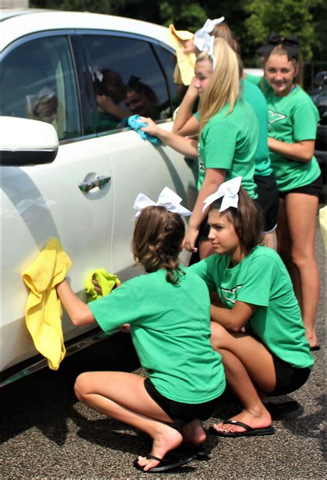 Wms Cheerleaders Raise Funds Through Car Wash Putnam News Herald Dispatch Com