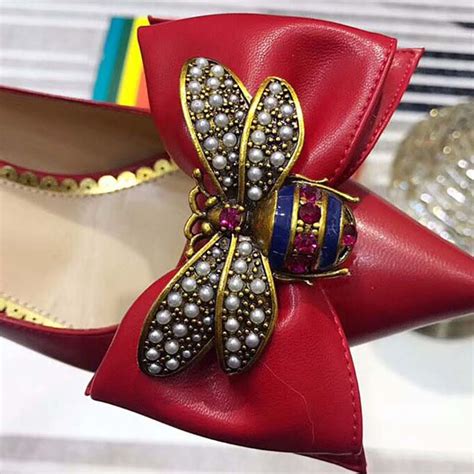 Nobody has to worry about their feet size because they are available in all sizes. Gucci Women Leather Mid-Heel Pump with Bee Shoes Red - LULUX
