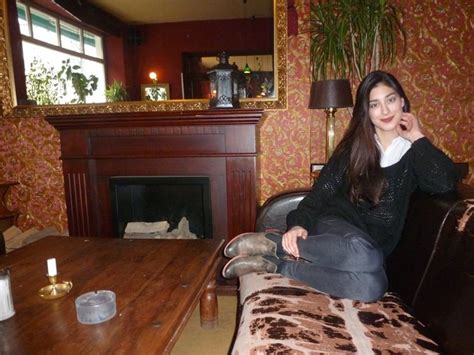 Check spelling or type a new query. Sängerin Elif zwischen N.Y.C. und Samariterviertel | QIEZ