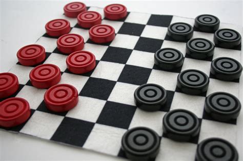 25 Black Or Red Wood Checkers Game Pieces Checkers Game Game