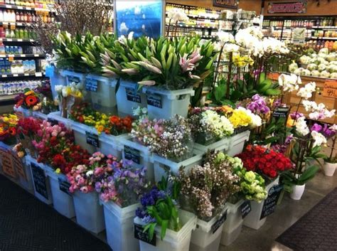 Whole foods are plant foods that are unprocessed and unrefined, or processed and refined as little as possible, before being consumed. Whole foods floral market | Floristerías, Negocios, Cafeteria