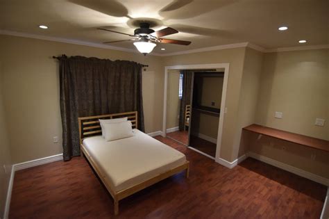 Variety of choices to fit your needs. 'Furnished Rooms for Rent blocks away from CSUN! Re' Room ...