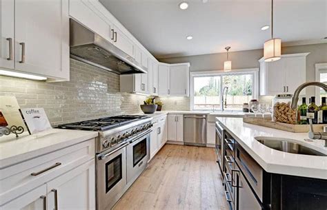 A beauty from the harmony of contrast has been created. White Quartz Countertops (Kitchen Design Ideas ...