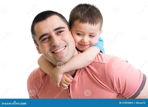 Muchacho Feliz Del Niño Que Abraza A Su Padre Foto De Archivo Imagen