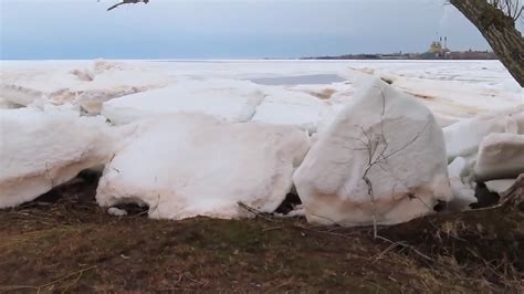 Massive Ice Chunks Stack Up On Wisconsin Shoreline Of Lake Superior Videos From The Weather