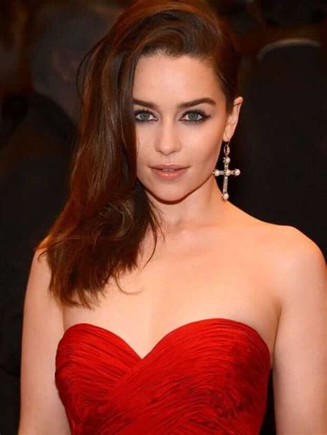 Hottest Emilia Clarke Bikini Pictures Will Make You Want To Play With Her The Viraler
