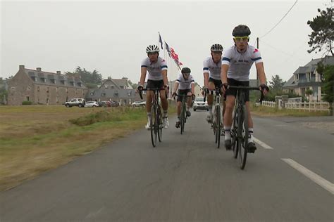 Quintin quatre garçons font un tour de Bretagne pour le sport et la recherche contre le cancer