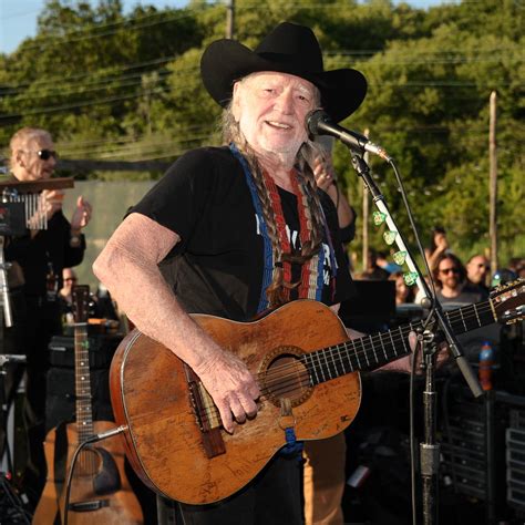 A description of tropes appearing in willie nelson. Willie Nelson to resume tour after struggling with 'breathing problem' - The Tango