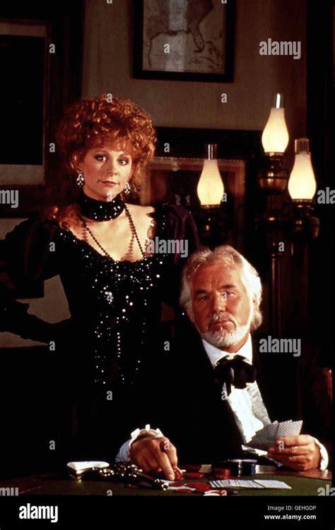 Reba Mcentire Kenny Rogers Mit Der Attraktiven Burgundy Jones Reba