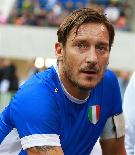 ► fußballtorhüter (italien)‎ (0 k, 1 s, 0 d). Francesco Totti - Wikipedia