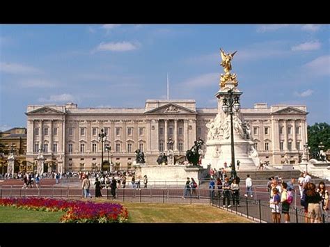 It should be stressed for visitors that buckingham palace is very much a working palace, despite its undoubted treasures inside. Buckingham Palace England | Visit Buckingham Palace ...