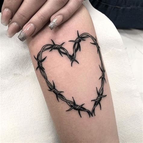 Barbed Wire Heart Tattoo Tattoo Ideas And Inspiration Knee Tattoo