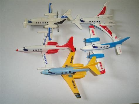 Jets 1997 Model Airplanes Set Kinder Surprise Plastic Toys Miniatures