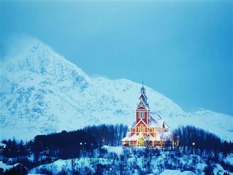 9 Awe Inspiring Churches In The Snow Church Country Church