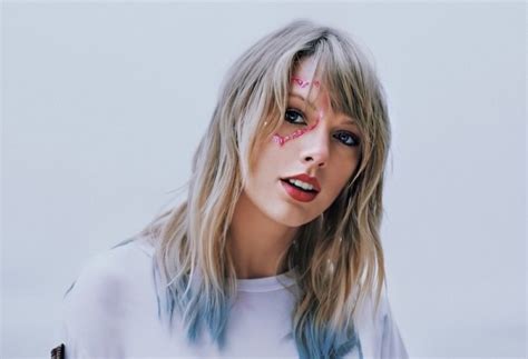 A Behind The Scenes Look At Taylor Swifts Reputation Secret Sessions