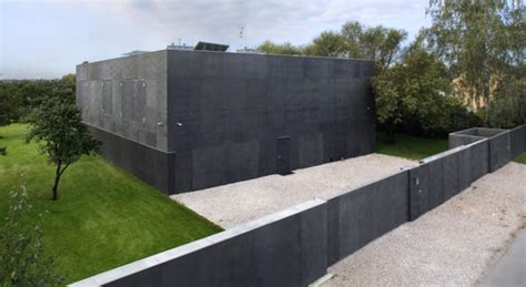 Incredibly Beautiful Fortress House Designed To Withstand Zombie